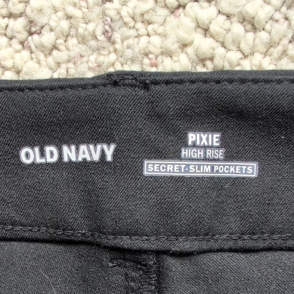 Old Navy Women's Classic Black Pixie Pants - Picture 4 of 5